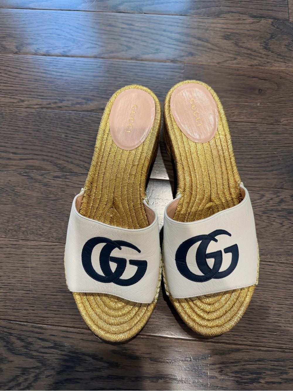 Gucci Cream Leather Slide Sandals with Black GG and Gold Raffia Wedge - Picture 2 of 4